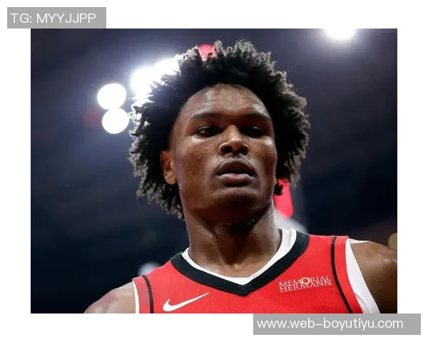 阿门对裁判判罚感到震惊半场4犯需更加谨慎应对挑战 阿门对裁判判罚感到震惊半场4犯需更加谨慎应对挑战