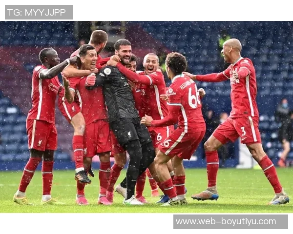 阿利松与戈麦斯意外相撞队医紧急救助后比赛得以继续进行