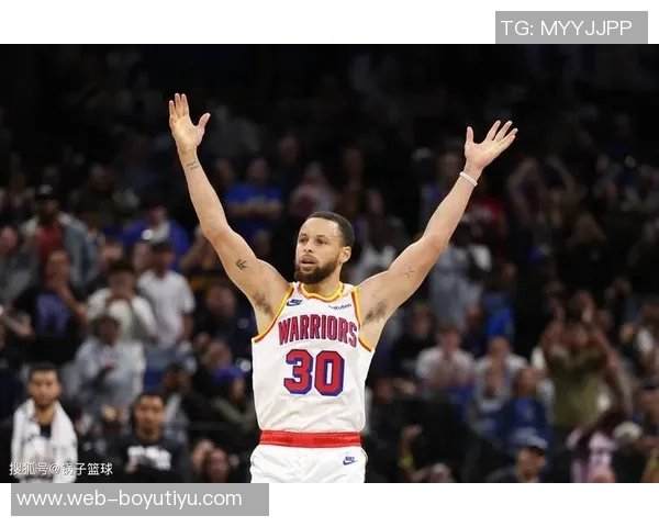 库里首节表现出色三分球命中率高达667贡献7分1板2助助力球队开局良好