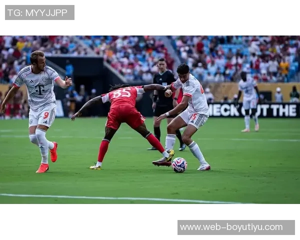 拜仁全力以赴推进16岁后卫基亚拉续约事宜确保未来发展